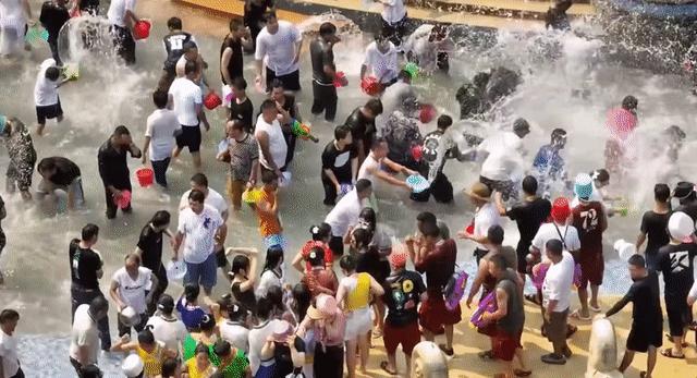 不用去云南可以过的泼水节,人生总要来云南过一次泼水节吧