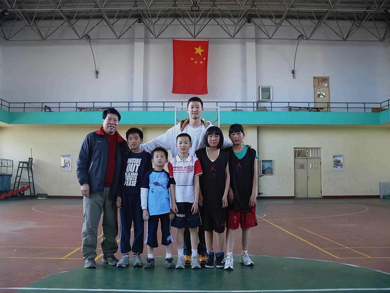 盘点cba历史十大中锋,cba总决赛姚明51分21篮板