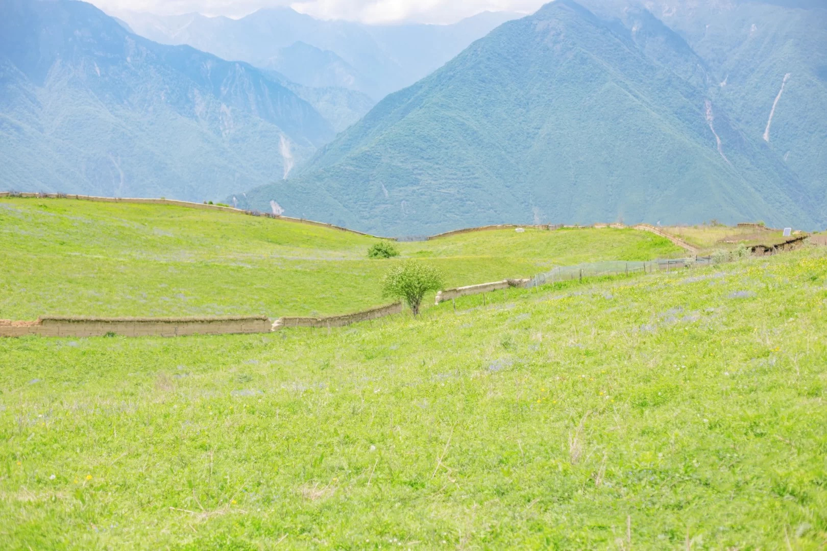 一天来回！别名“小九寨”的油画秋色、高山草甸，一站式游玩到底