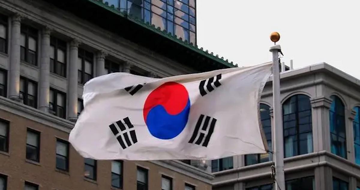 尹锡悦又惹怒韩国民众,韩国民众对尹锡悦雕像泄愤