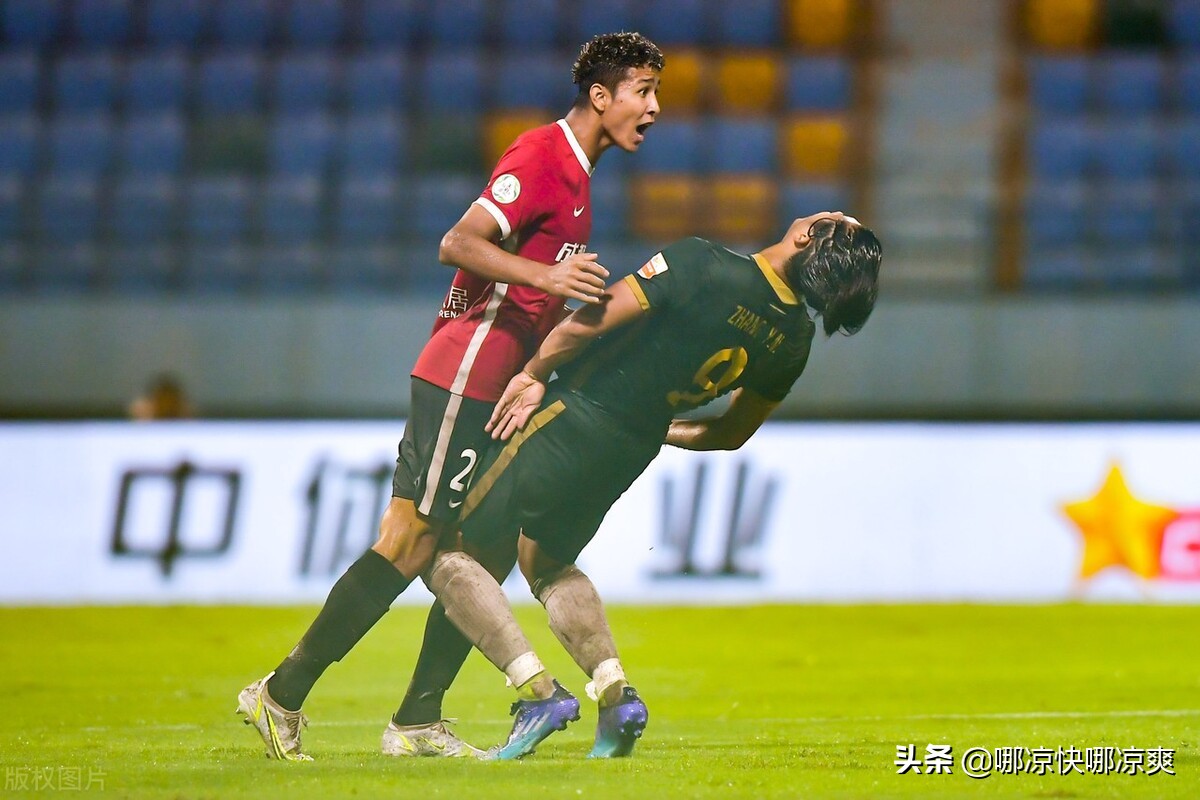 疯狂的足球红牌黄牌满天飞,中超两轮红牌满天飞怎么看
