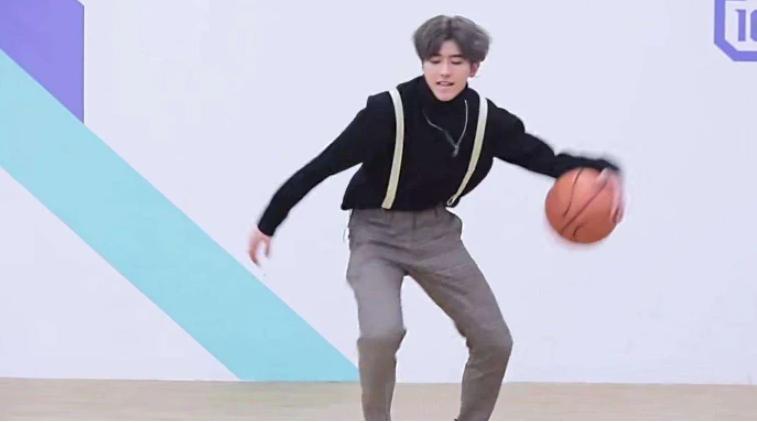 新人到巨星，蔡徐坤用了3年，从顶流到塌房，却只花了1天