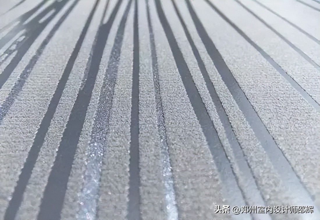 装修墙面黑印怎么处理,房间白墙重新刷怎么处理