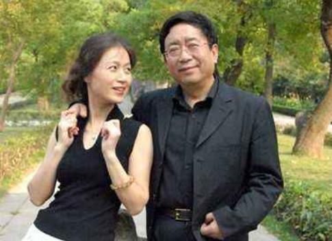 “老牛吃草”可能幸福吗？大爷60岁说：后悔30