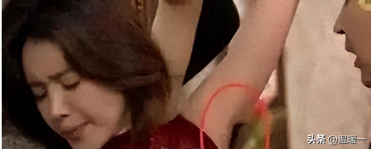 *绑捆**露大胸、台词胡来！这些“*辱侮**”观众的剧情，真把观众当呆子