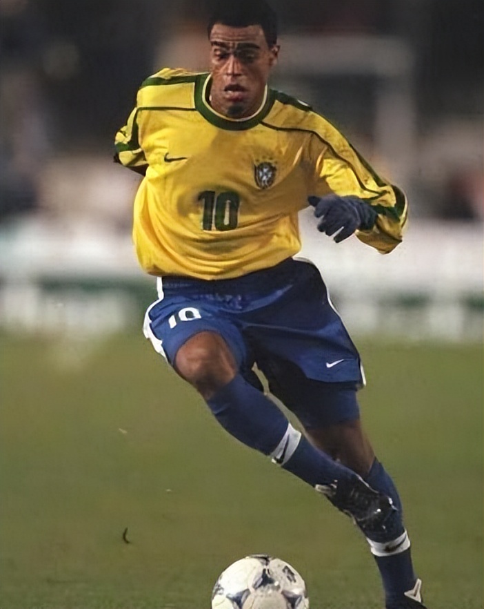 小罗巅峰时脚下技术有多可怕,小罗05-06赛季无敌盘带集锦