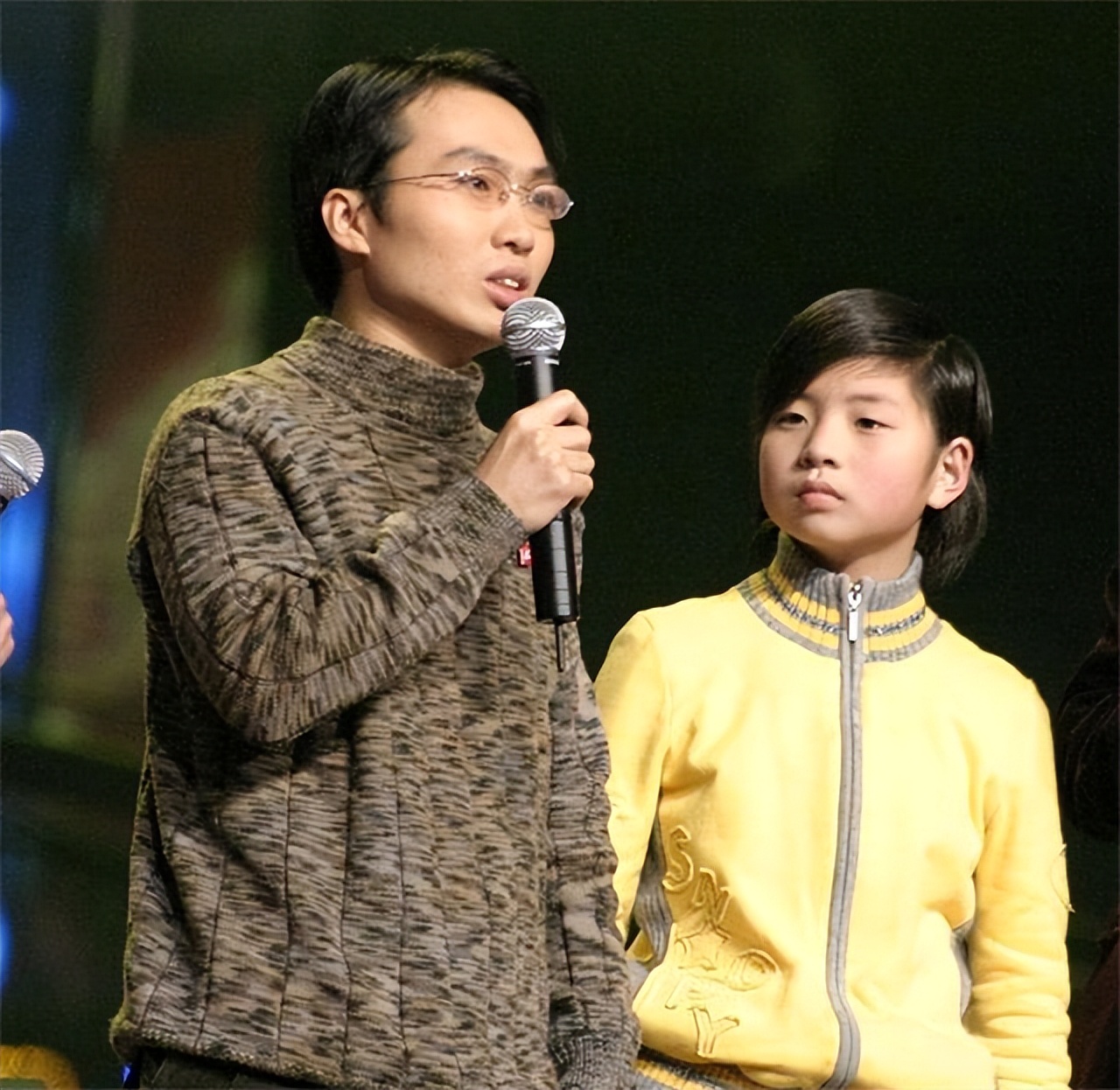 农村穷小伙进城上学捡废品,拾荒小伙供妹妹上大学