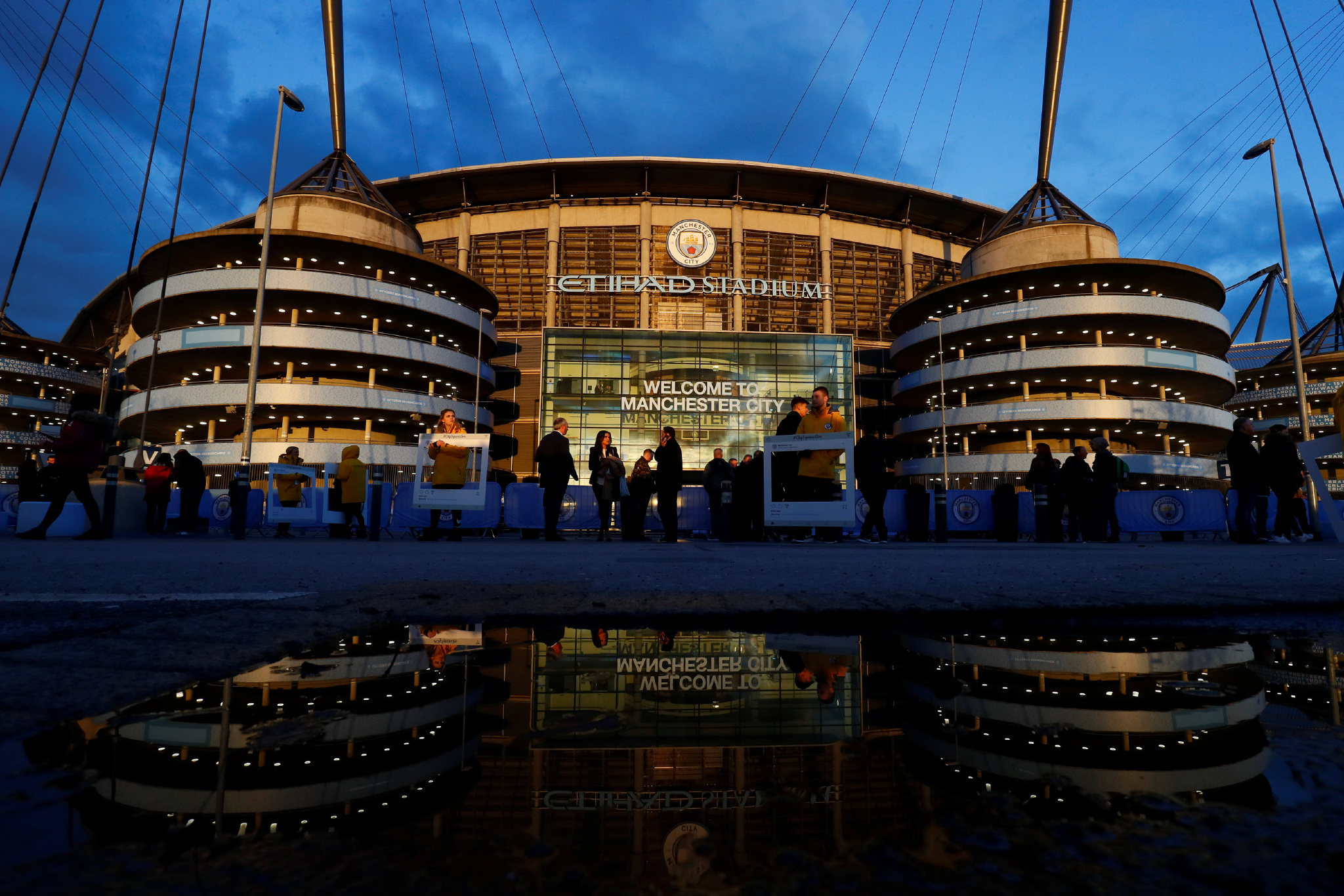 曼城从保级弱旅到欧冠新王：回顾蓝月亮的月圆之路