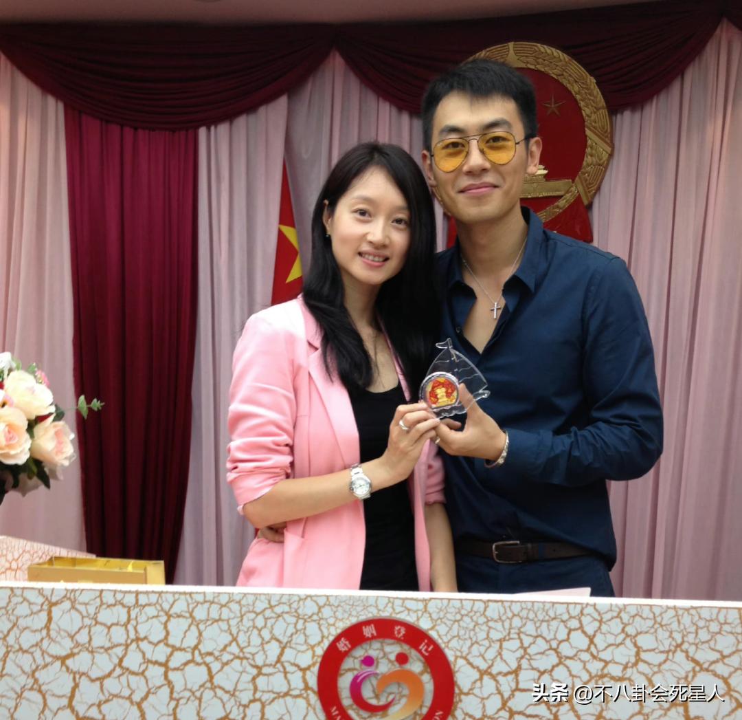 朱亚文和老婆亲密互动,朱亚文和媳妇的恩爱合照