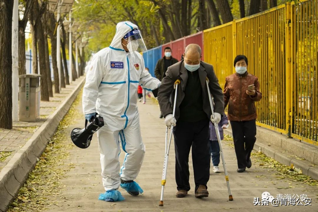 用警察蓝守护中国红,警察蓝守护城市平安
