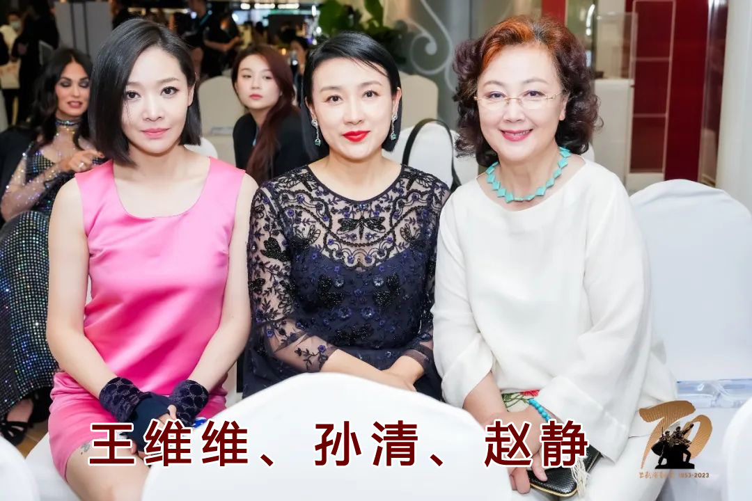 上影节红毯上影厂老演员集体亮相赵静优雅佟瑞欣挺拔于慧风情万种