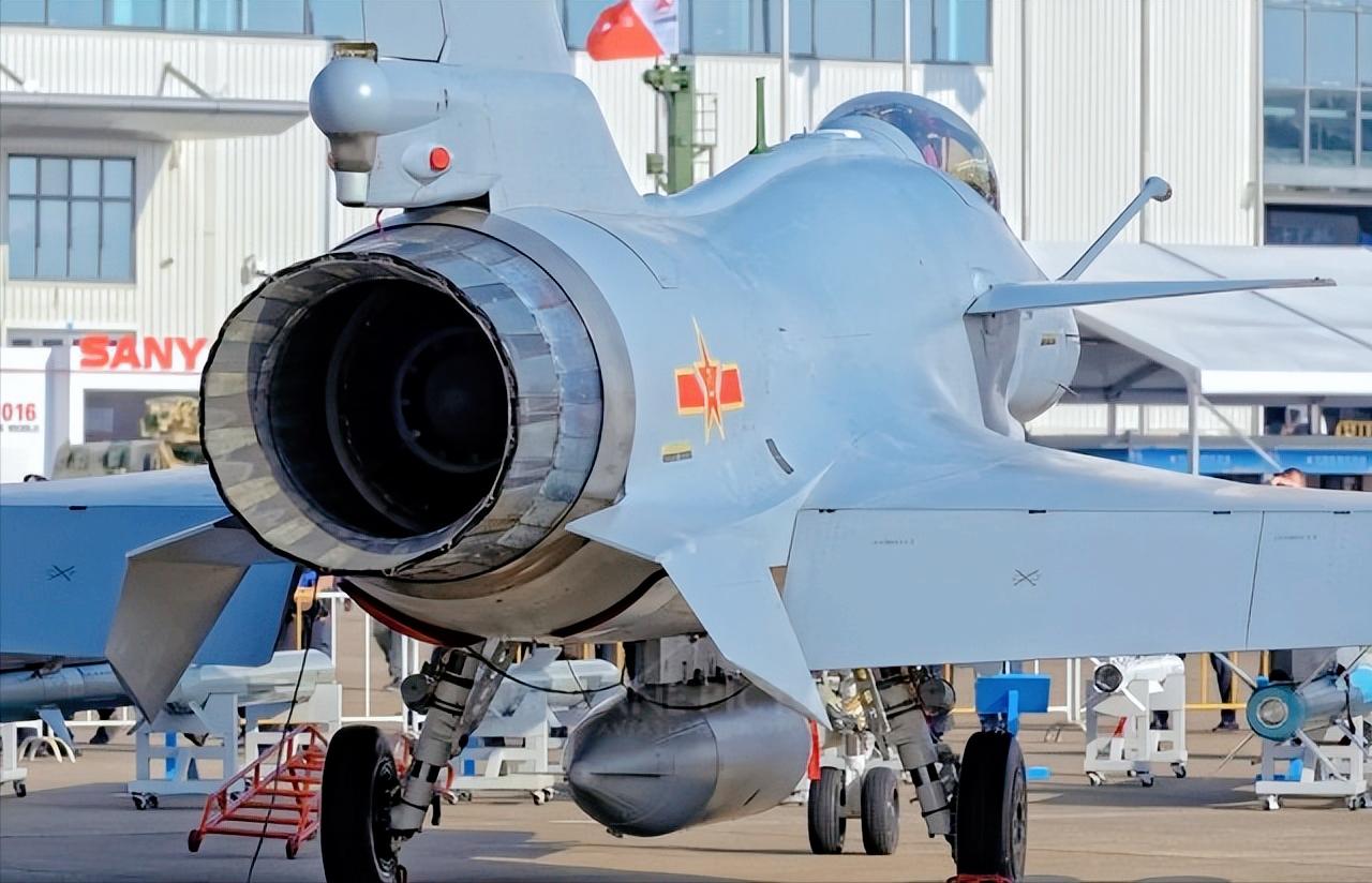 无奈！中国出口48架L-15被冻结，国产航发拖累8亿美元大单？