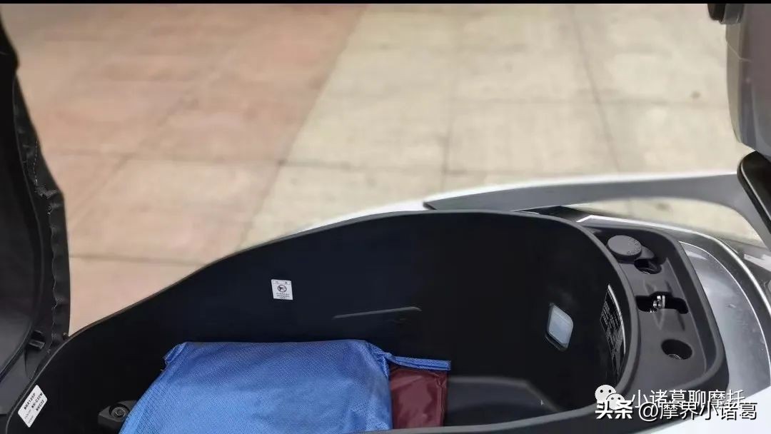 本田lead125售价16800,很多人买lead125