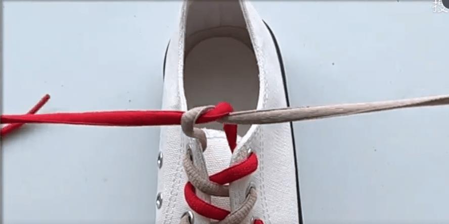 鞋带打结不易掉方法慢动作,鞋带老是松怎么打结