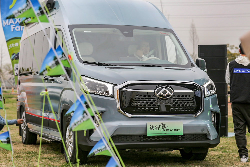 2.5米高上汽大通纯电科技智能房车,自行式房车上汽大通原厂房车实拍