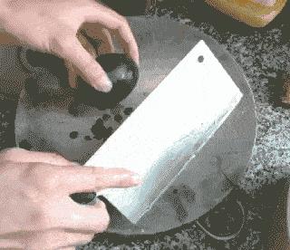 塞进去容易拔出来难,妹子着急死了哈哈哈哈哈哈！真的尴尬啊