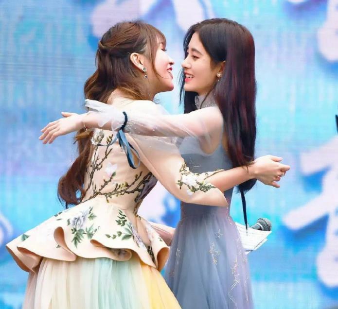 金莎同框鞠婧祎差距悬殊,鞠婧祎和金莹玥