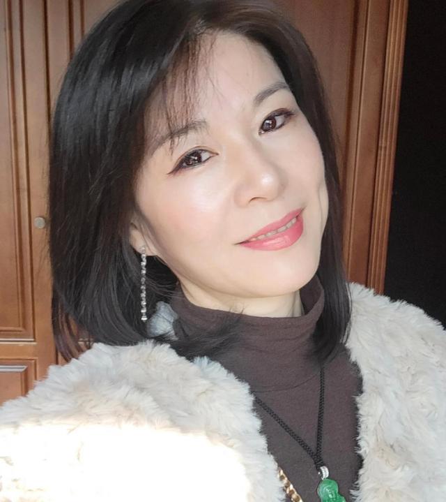 50岁女用什么护肤最佳,50岁女性护肤小技巧视频