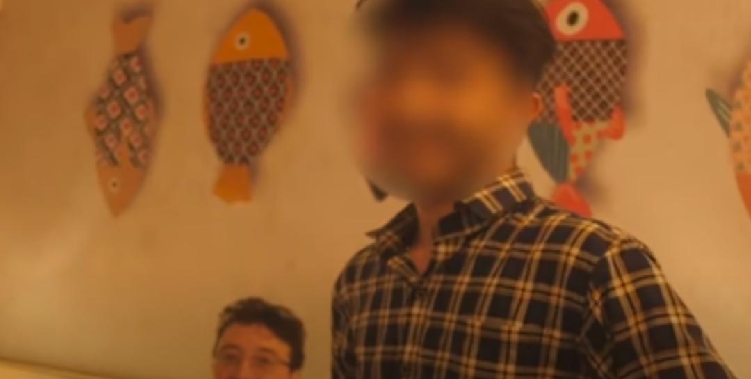 用伟哥、蟑螂和臭气弹，几位侠客对印度诈骗团伙进行了正义制裁