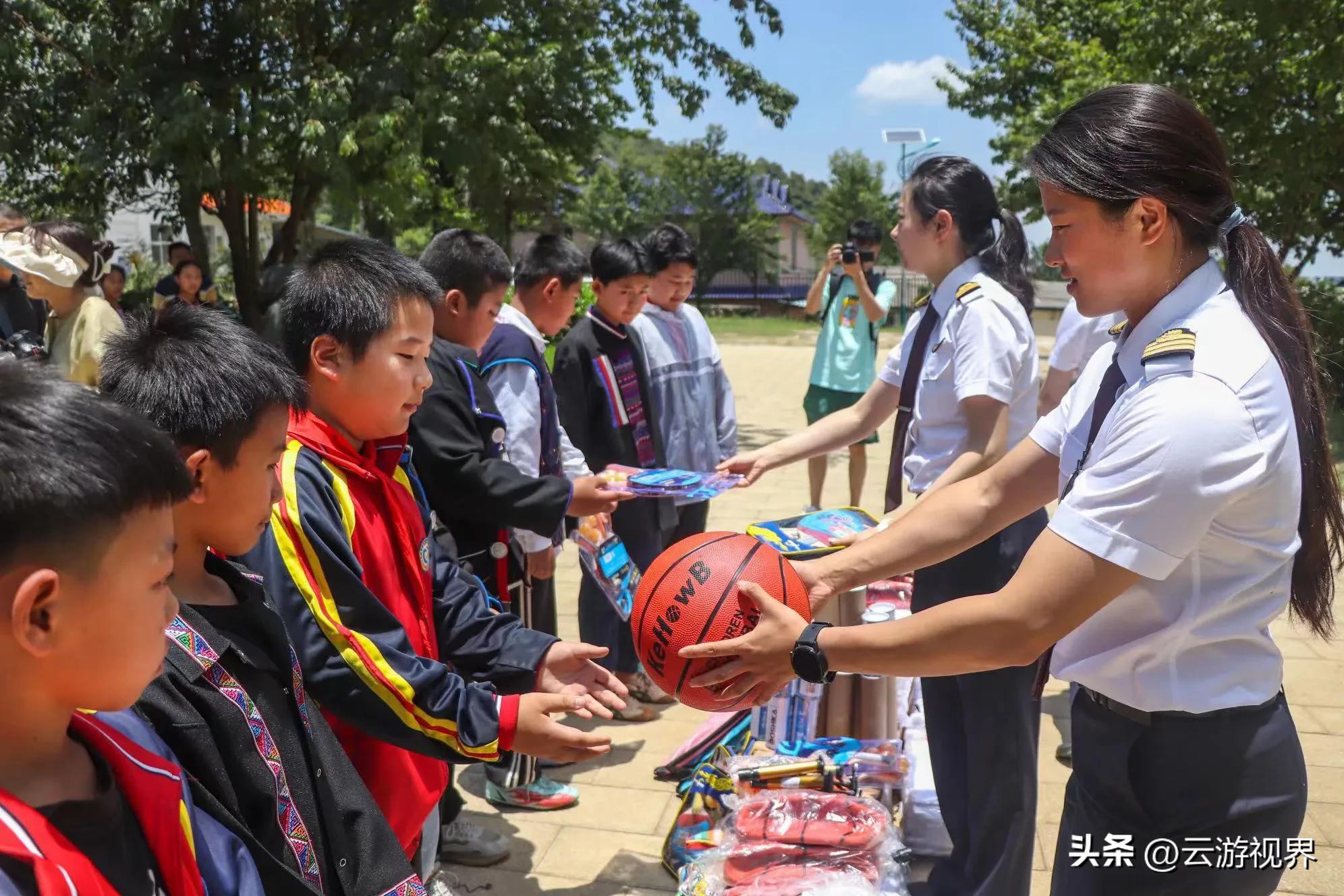 东航燕锦飞行组,燕锦飞行员