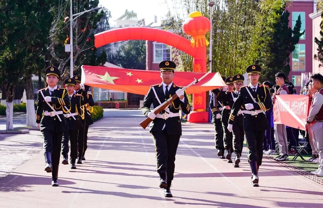 开学季校园展示打卡,开学啦冰墩墩小学生积极向上图片