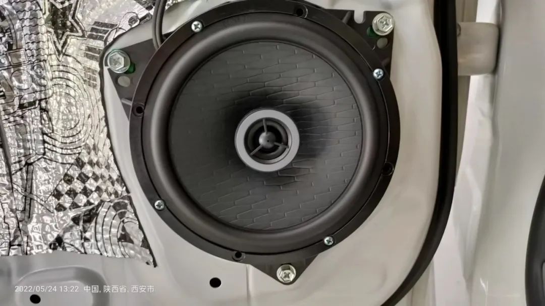 越野的旅途怎么能少了音乐的陪伴？丰田酷路泽音响升级