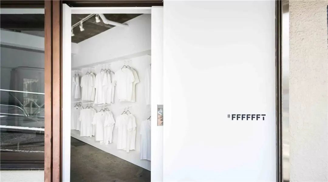 这家只卖白Tee的店成立7周年，干了一件大事