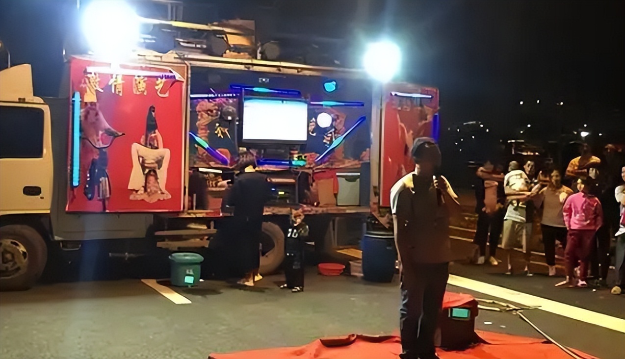 海南报恩巨蟒现况,巨蟒为报恩守护十几年