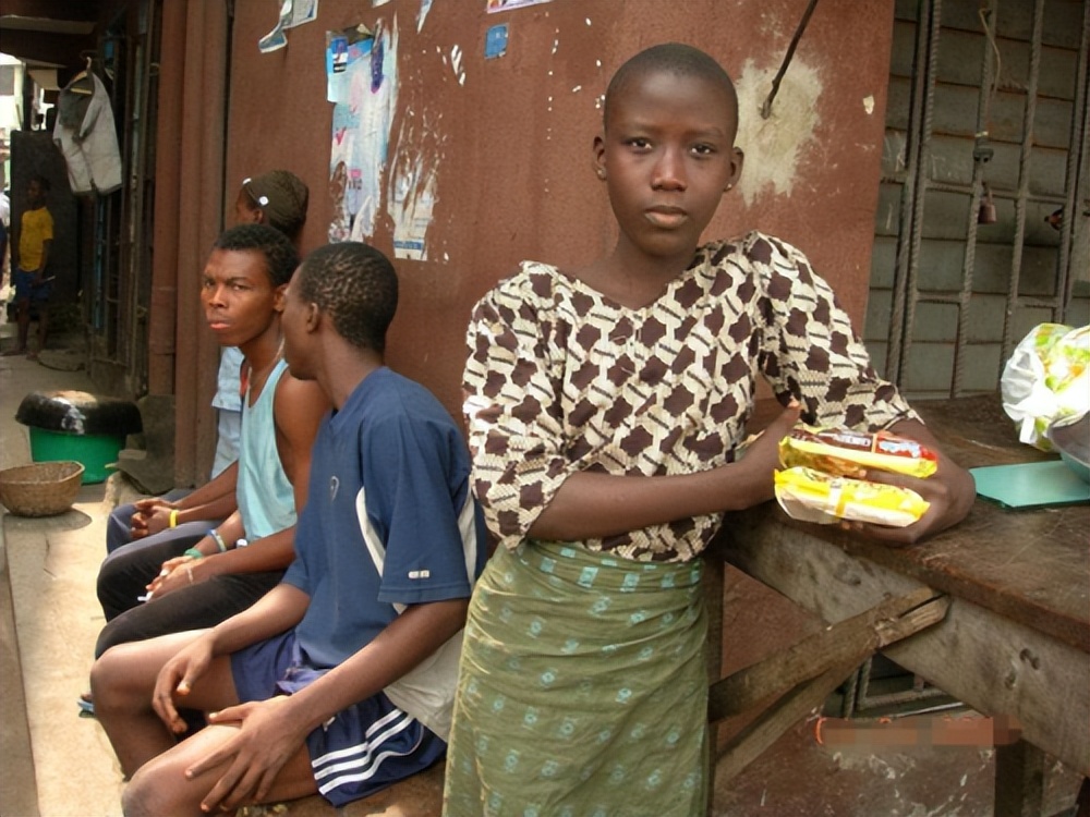 灏兼棩鍒╀簹濠村効宸ュ巶閲岀殑濠村効,灏兼棩鍒╀簹濠村効鐢熶骇宸ュ巶