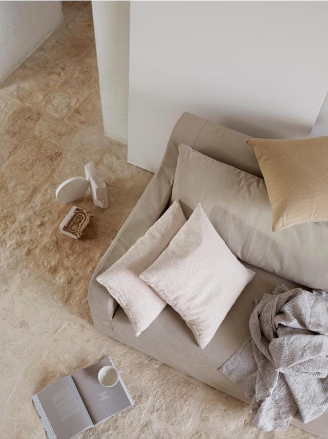 沙发选比较小客厅会显得比较大吗,不设限就拥有无限可能