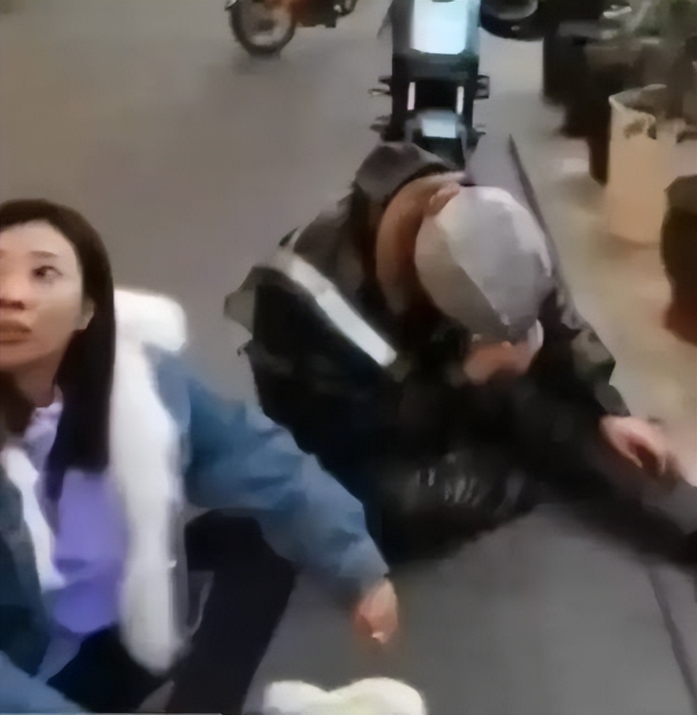 上海女子被老公暴打后续后下跪,上海女士老公打人后续