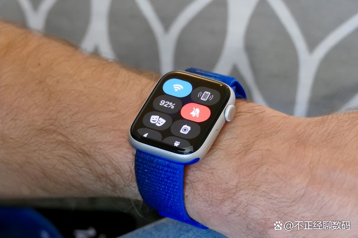 applewatchse2手表上市时间,苹果手表watchse6和watch6哪个先出来