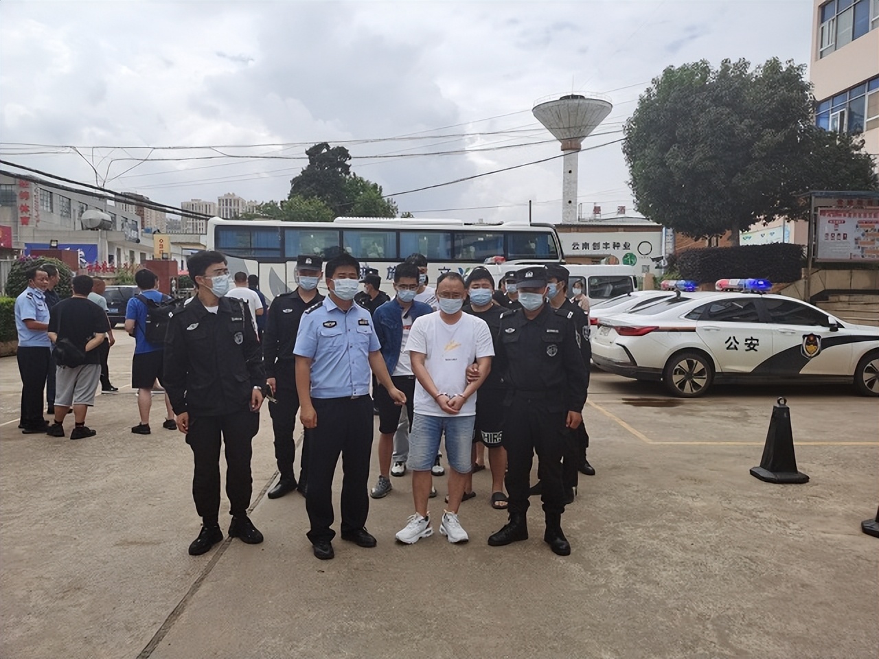 典型案例涉案金额达60亿,40个涉案金额上千万的案例