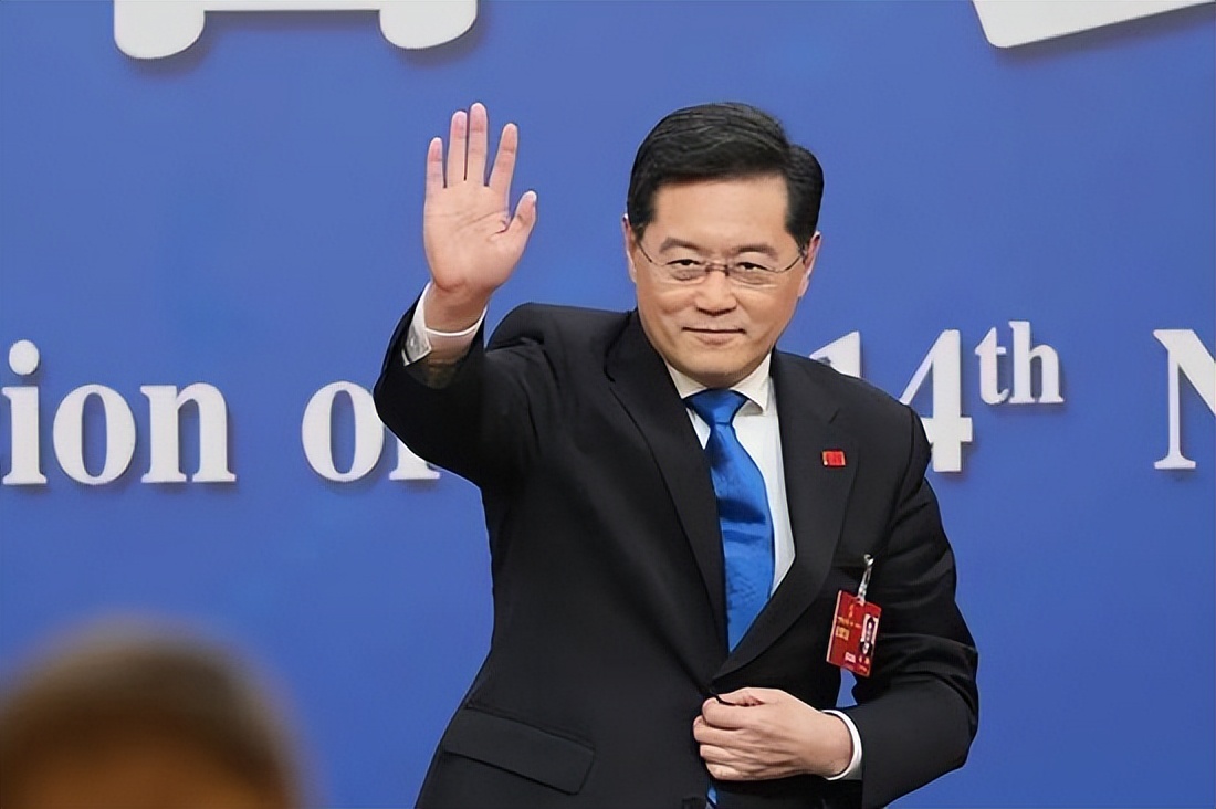 中美再度接触，秦刚只谈了30分钟就登上专机访欧，释放什么信号？