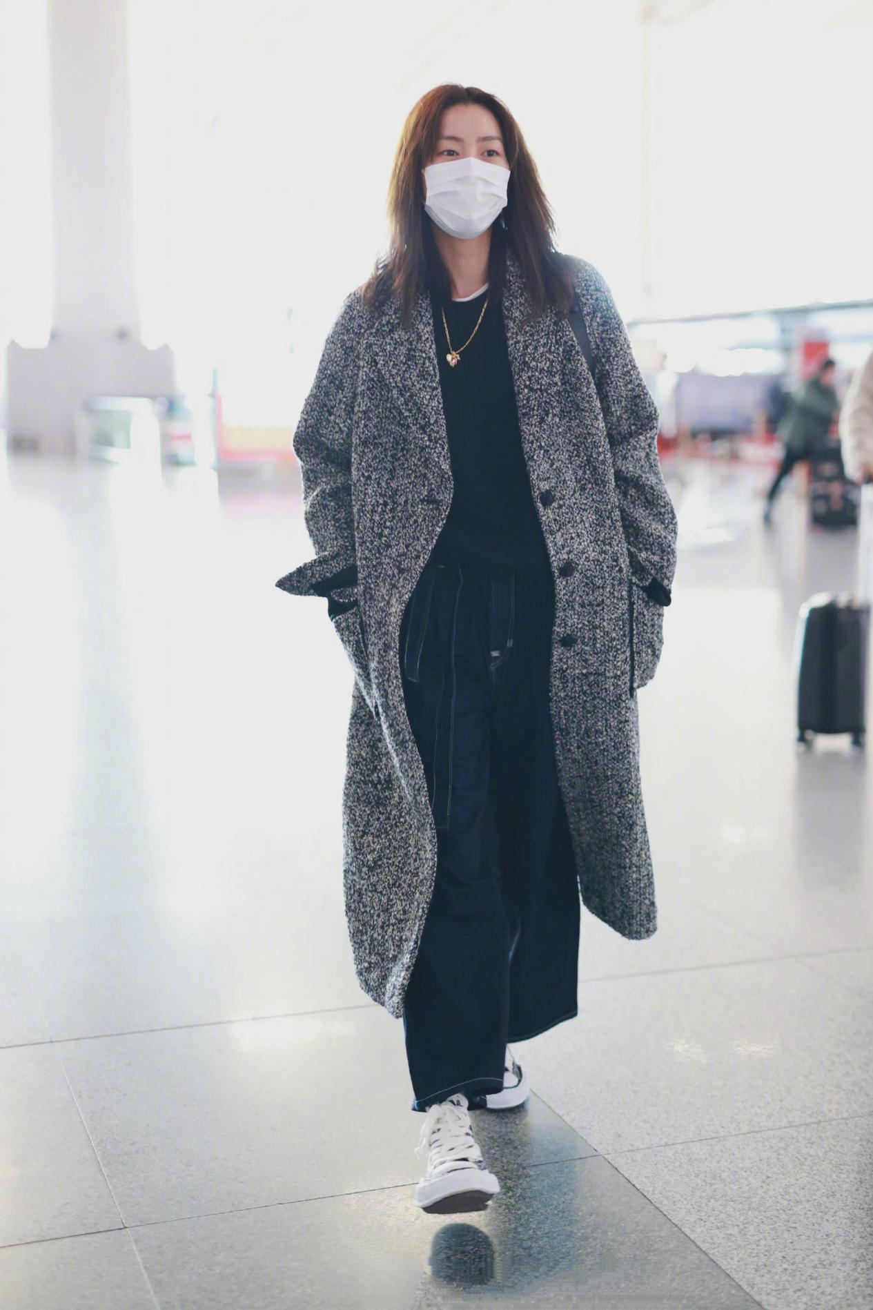 配色搭配高级感穿搭,冬季染头发颜色推荐显白显年轻