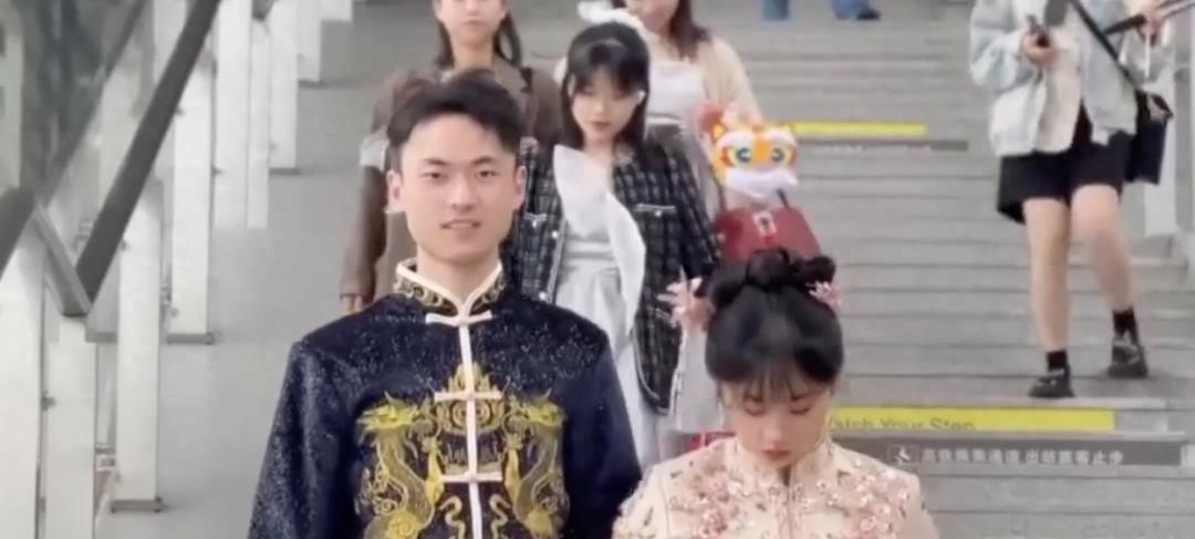 震撼全场的婚礼车队,最震撼婚车视频