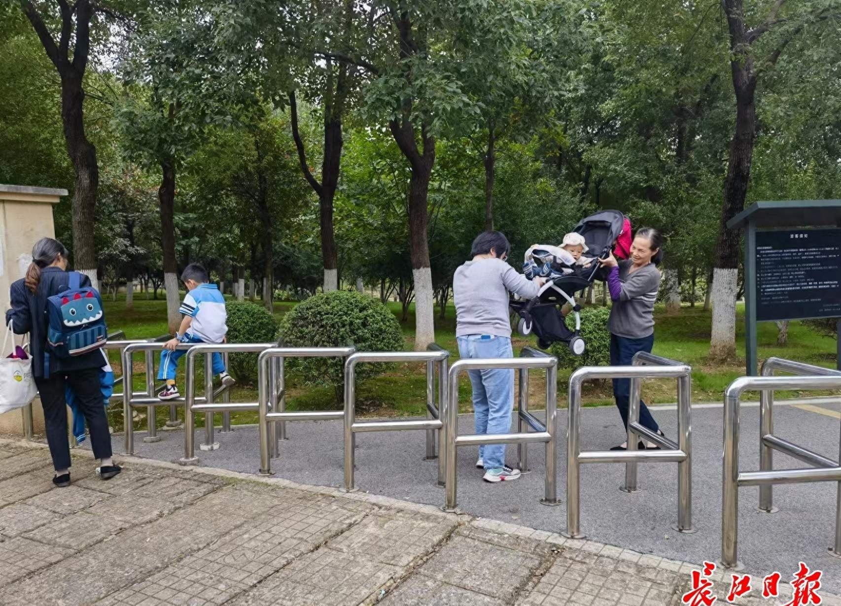 公园栅栏轮椅通道,公园轮椅护栏