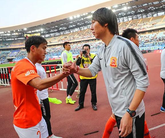 李铁十年足球生涯,中国足球三重巨变李铁