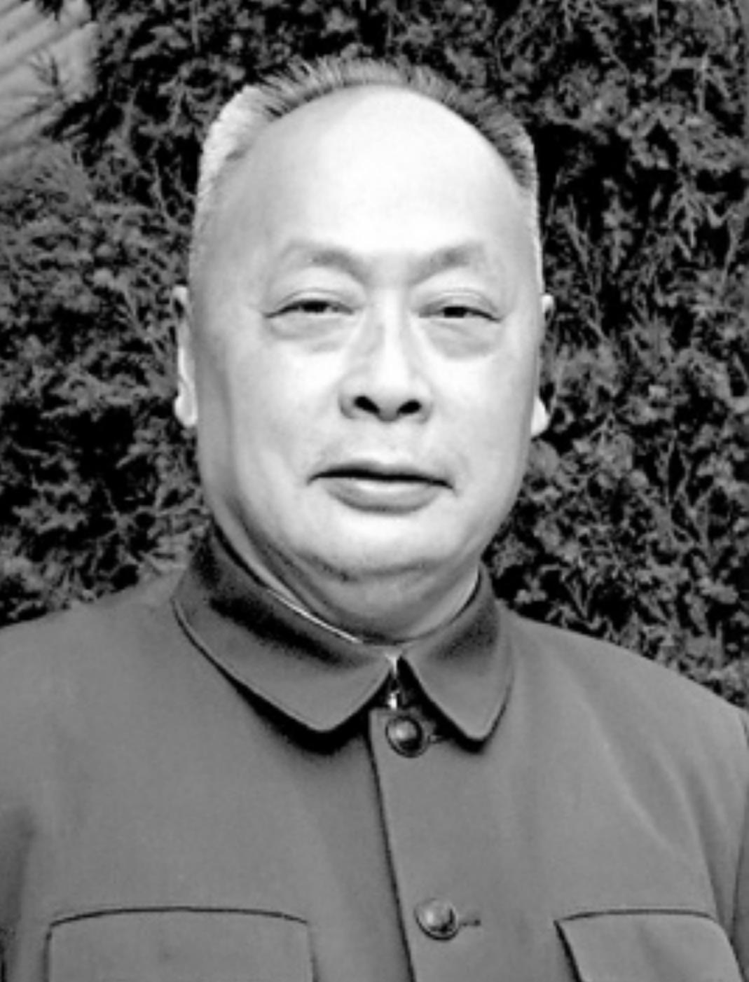 1984年*子珍贺**逝世，北京多家报纸刊载消息，邓公亲笔批示葬仪规格