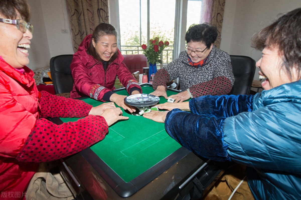 为什么年轻女人害怕50多岁男人,为什么有些女孩怕五十多岁的男人