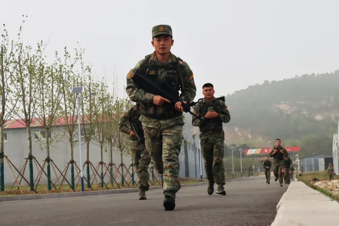 到发射营当兵蹲连