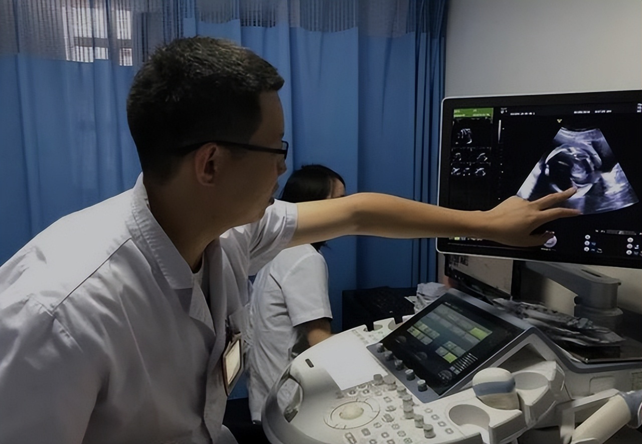 妇产科男医生在面对女性隐私部位时，会不会觉得尴尬？医生解释