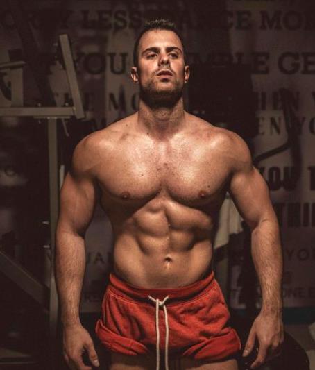 美国单身辣妈网恋假帅哥被威胁p果照！逃脱后遇照片真人甜蜜热恋