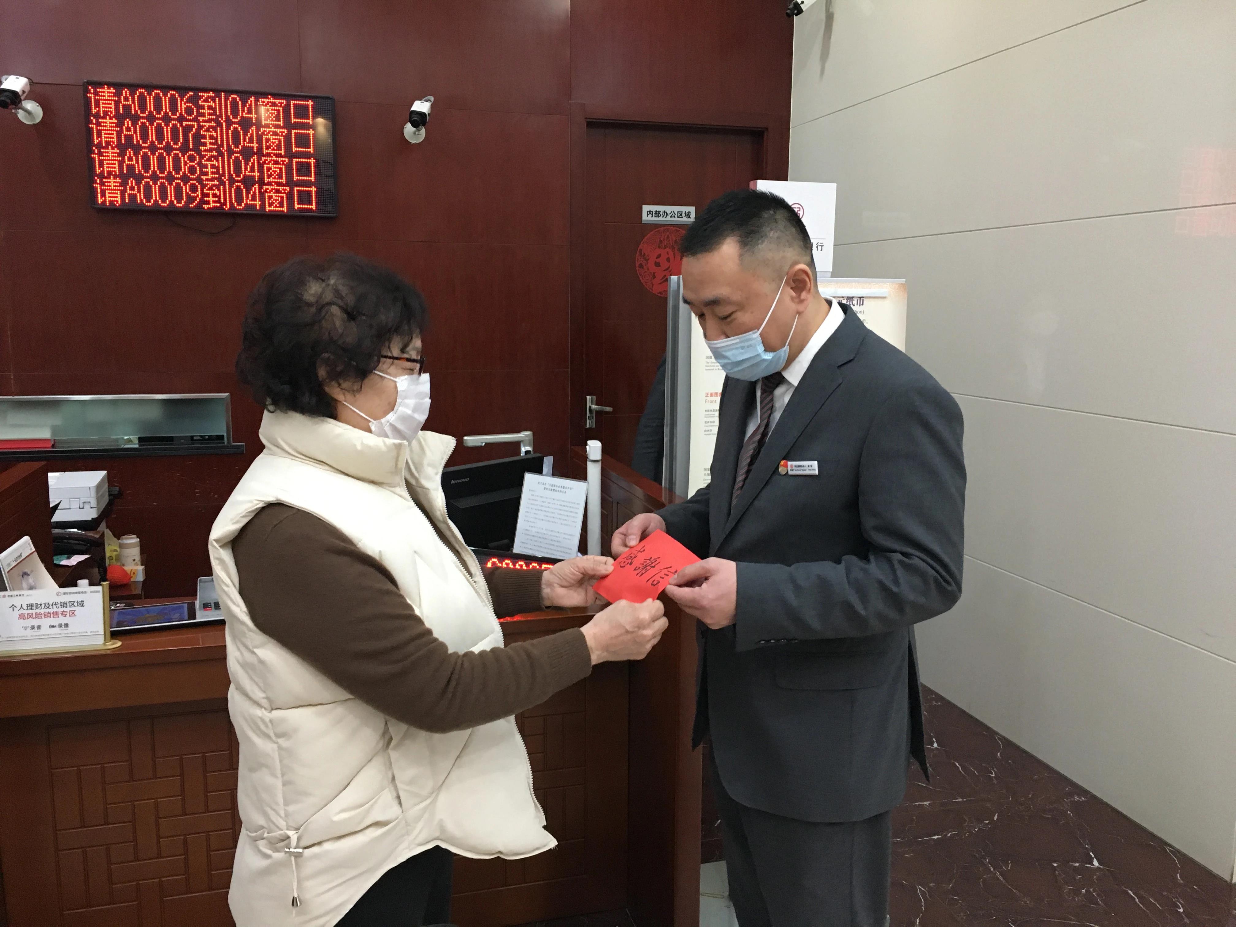 急急急！忘了银行卡密码，存款人还在国外，怎么办？