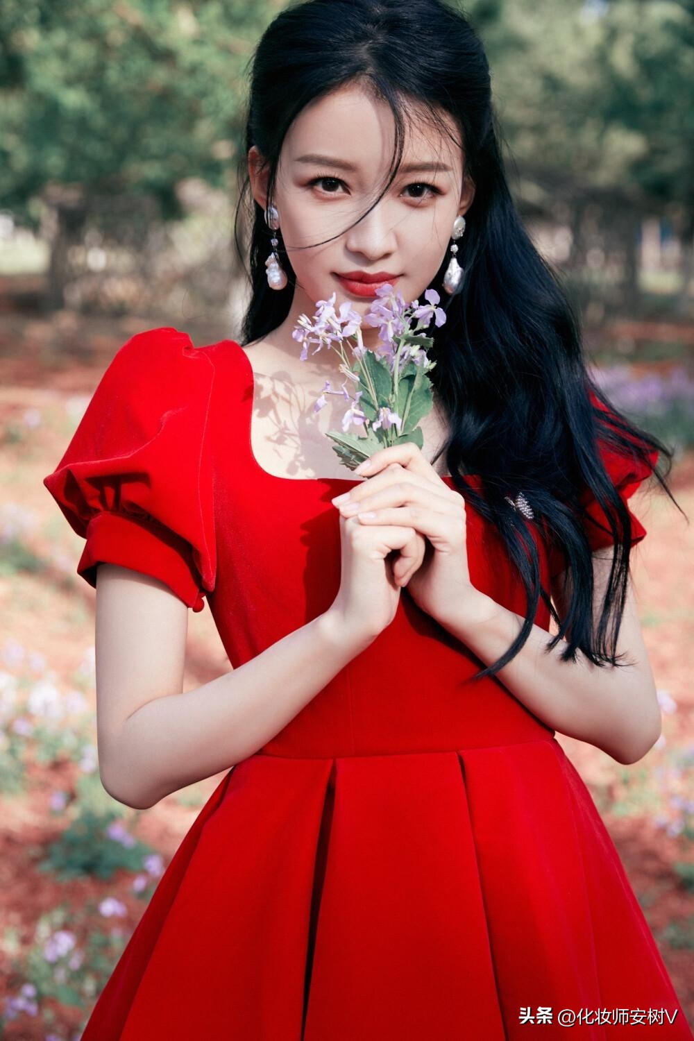 当了妈仍是“少女脸”的女星，我只服这4位，打扮低调但气质清纯