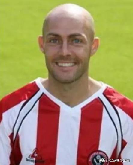 足坛奇葩受伤史,足坛8大奇葩受伤视频