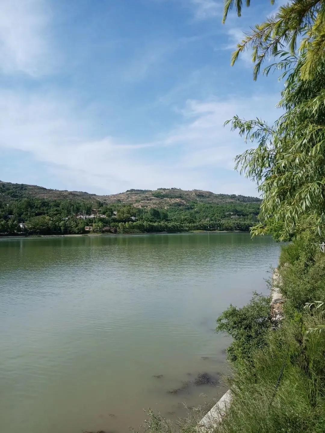 瓦尔登湖是一个美丽的地方,宁静的瓦尔登湖