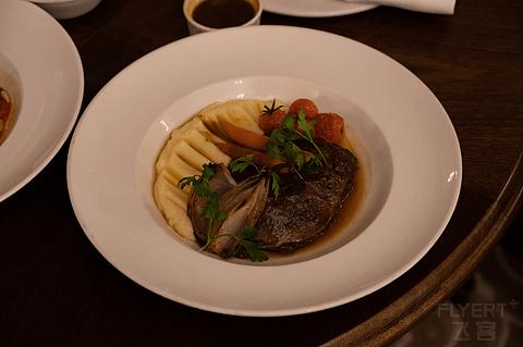 阿联酋丽思卡尔顿,阿联酋野奢帐篷