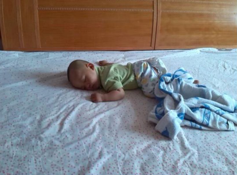 为什么宝宝特别爱踢被子,为什么宝宝睡觉老是踢被子不怕冷