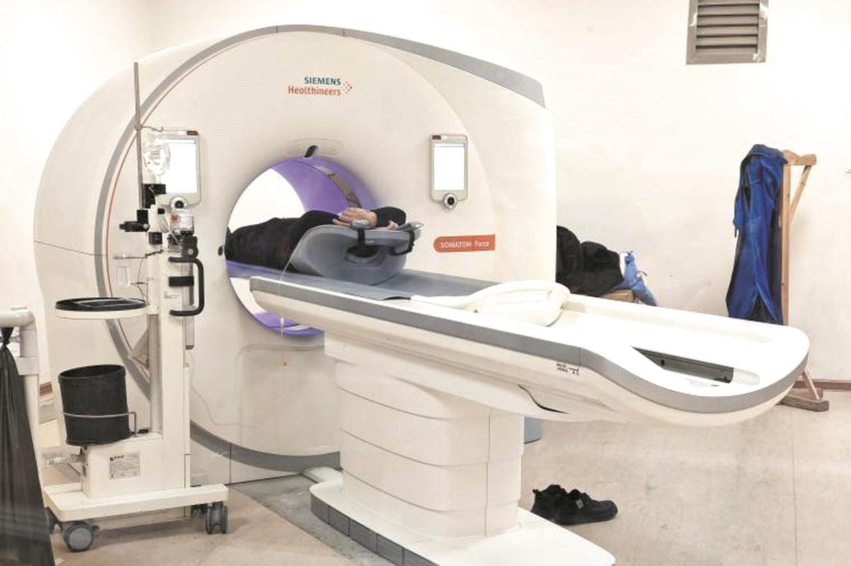 男子发现癌症早期,男子肺癌早期信号